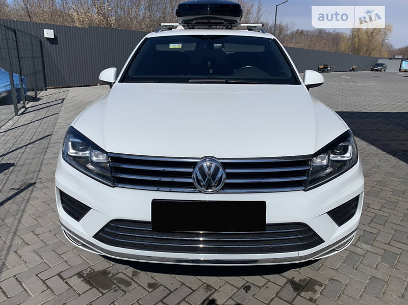 Внедорожник / Кроссовер Volkswagen Touareg 2016 в Полтаве