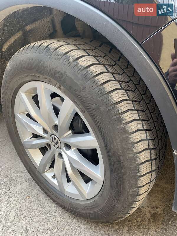 Внедорожник / Кроссовер Volkswagen Touareg 2014 в Тернополе