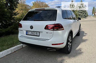 Внедорожник / Кроссовер Volkswagen Touareg 2013 в Полтаве