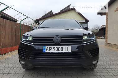 Позашляховик / Кросовер Volkswagen Touareg 2015 в Запоріжжі