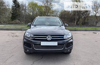 Внедорожник / Кроссовер Volkswagen Touareg 2012 в Житомире