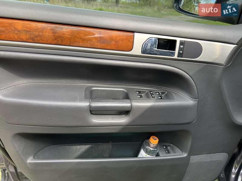 Внедорожник / Кроссовер Volkswagen Touareg 2007 в Киеве