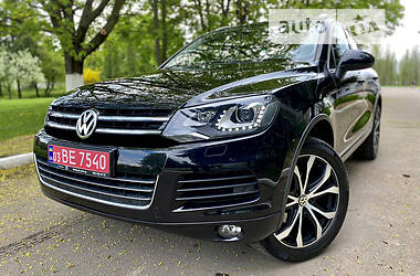 Внедорожник / Кроссовер Volkswagen Touareg 2014 в Ровно