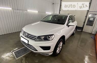 Внедорожник / Кроссовер Volkswagen Touareg 2015 в Киеве