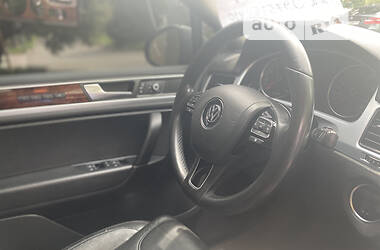 Внедорожник / Кроссовер Volkswagen Touareg 2013 в Хусте