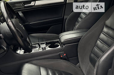 Внедорожник / Кроссовер Volkswagen Touareg 2012 в 