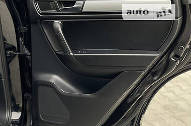 Внедорожник / Кроссовер Volkswagen Touareg 2012 в 