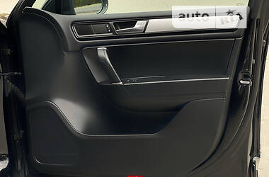 Внедорожник / Кроссовер Volkswagen Touareg 2012 в 