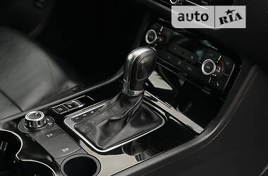 Внедорожник / Кроссовер Volkswagen Touareg 2012 в 
