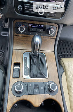 Внедорожник / Кроссовер Volkswagen Touareg 2012 в Запорожье