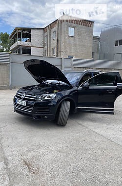 Позашляховик / Кросовер Volkswagen Touareg 2012 в Запоріжжі