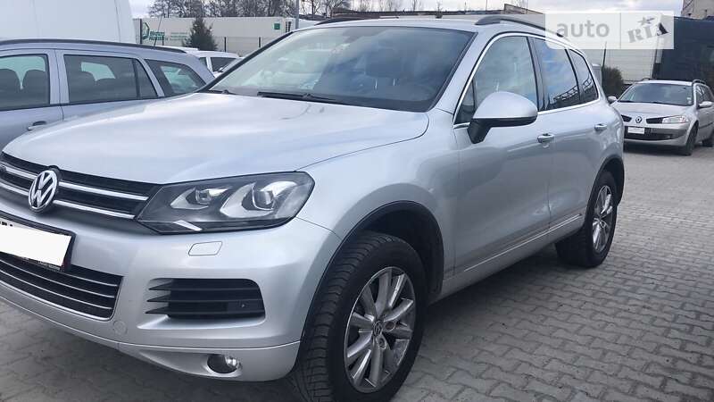 Внедорожник / Кроссовер Volkswagen Touareg 2012 в Луцке