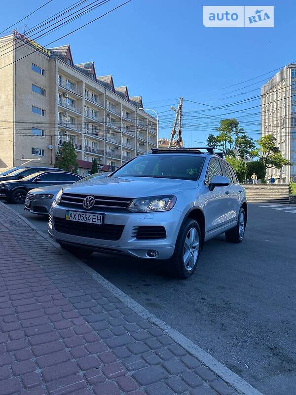 Внедорожник / Кроссовер Volkswagen Touareg 2011 в Киеве