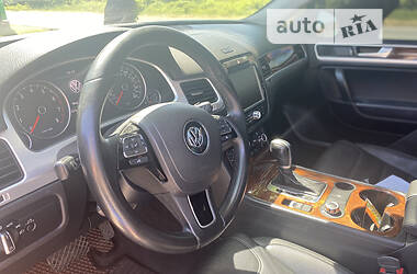 Позашляховик / Кросовер Volkswagen Touareg 2013 в Хусті