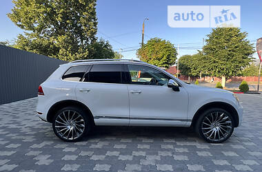 Внедорожник / Кроссовер Volkswagen Touareg 2012 в Черновцах