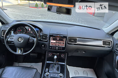 Внедорожник / Кроссовер Volkswagen Touareg 2012 в Черновцах