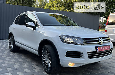 Внедорожник / Кроссовер Volkswagen Touareg 2012 в Черновцах