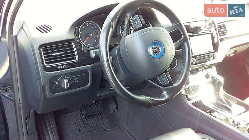 Внедорожник / Кроссовер Volkswagen Touareg 2013 в Боярке