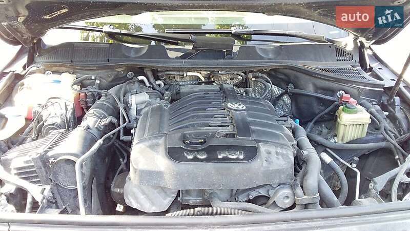 Внедорожник / Кроссовер Volkswagen Touareg 2013 в Боярке