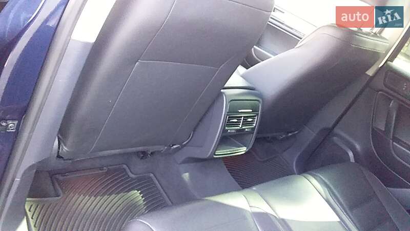 Внедорожник / Кроссовер Volkswagen Touareg 2013 в Боярке