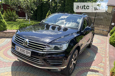 Внедорожник / Кроссовер Volkswagen Touareg 2015 в Ровно