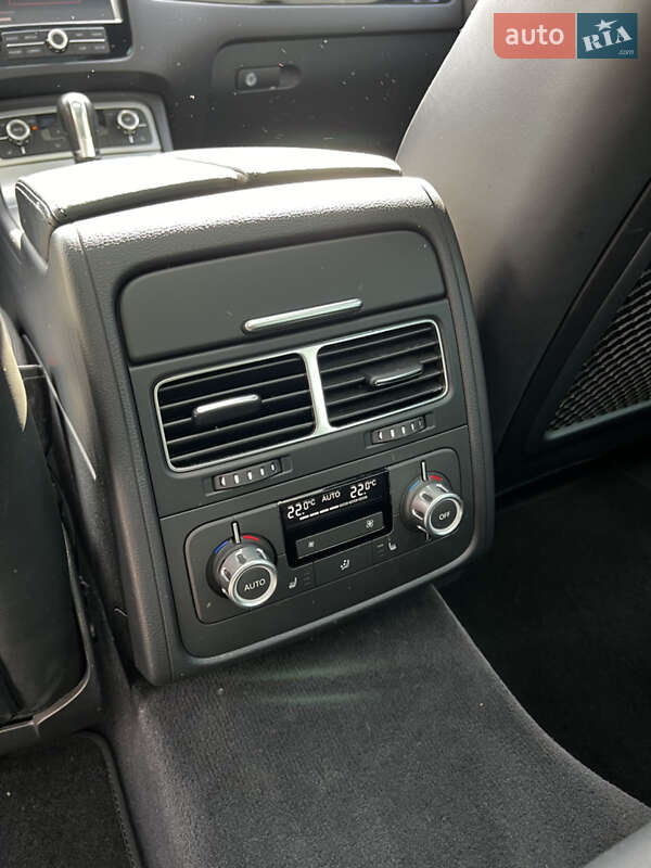 Позашляховик / Кросовер Volkswagen Touareg 2013 в Кропивницькому