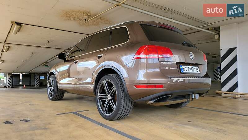 Внедорожник / Кроссовер Volkswagen Touareg 2012 в Киеве