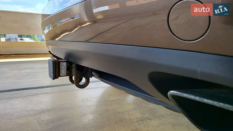 Внедорожник / Кроссовер Volkswagen Touareg 2012 в Киеве