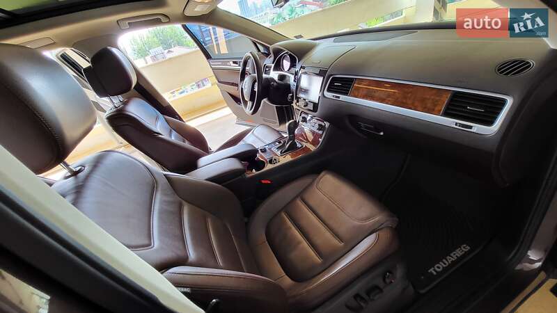 Внедорожник / Кроссовер Volkswagen Touareg 2012 в Киеве
