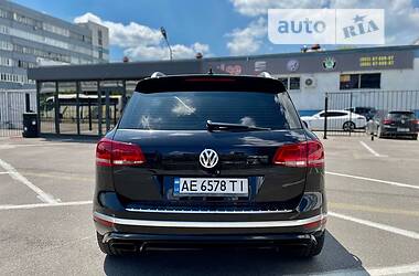 Внедорожник / Кроссовер Volkswagen Touareg 2016 в Киеве