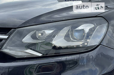 Внедорожник / Кроссовер Volkswagen Touareg 2012 в 