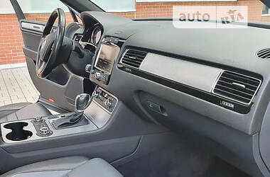 Внедорожник / Кроссовер Volkswagen Touareg 2012 в 