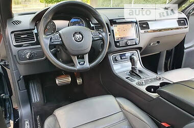 Внедорожник / Кроссовер Volkswagen Touareg 2012 в 