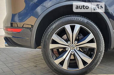 Внедорожник / Кроссовер Volkswagen Touareg 2012 в 