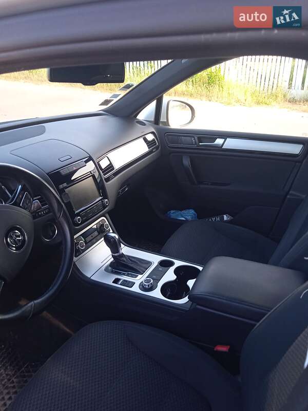 Внедорожник / Кроссовер Volkswagen Touareg 2012 в Житомире
