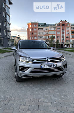 Позашляховик / Кросовер Volkswagen Touareg 2014 в Чернівцях