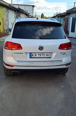 Внедорожник / Кроссовер Volkswagen Touareg 2015 в Киеве