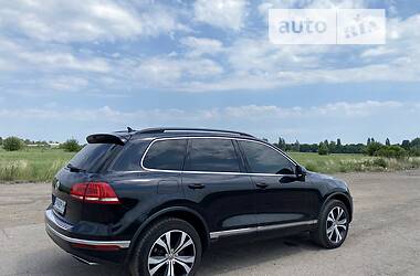 Внедорожник / Кроссовер Volkswagen Touareg 2016 в Умани