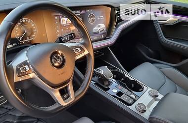 Позашляховик / Кросовер Volkswagen Touareg 2019 в Житомирі