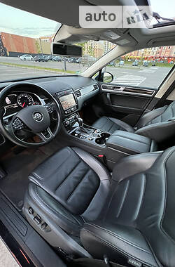 Позашляховик / Кросовер Volkswagen Touareg 2016 в Рівному