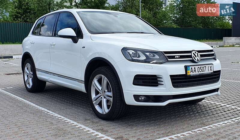 Позашляховик / Кросовер Volkswagen Touareg 2013 в 
