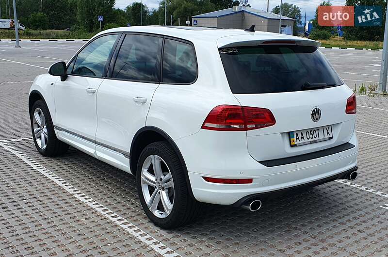 Внедорожник / Кроссовер Volkswagen Touareg 2013 в Киеве