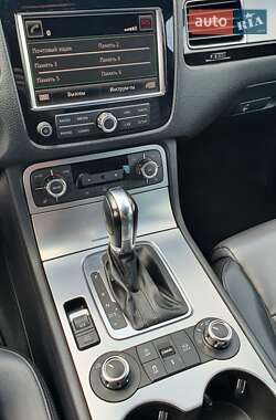 Позашляховик / Кросовер Volkswagen Touareg 2013 в 
