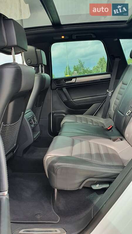 Внедорожник / Кроссовер Volkswagen Touareg 2013 в Киеве