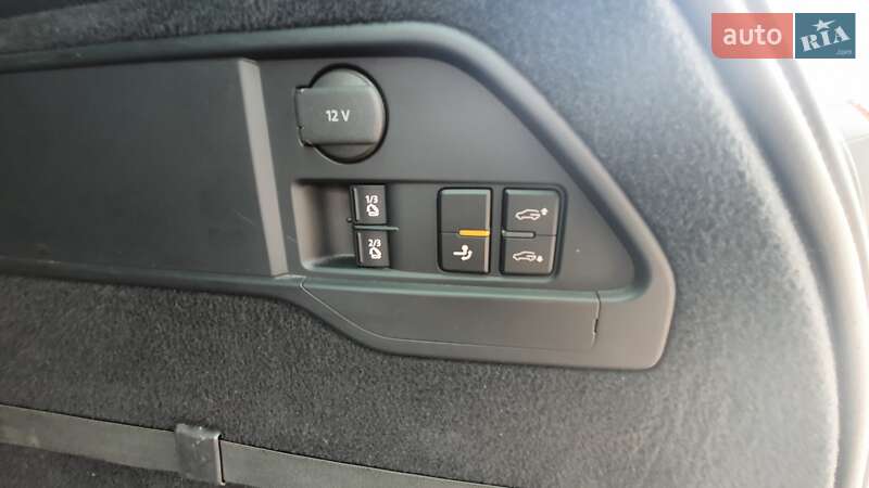 Внедорожник / Кроссовер Volkswagen Touareg 2013 в Киеве