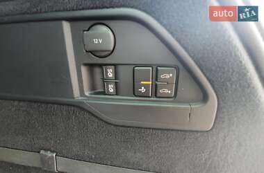 Позашляховик / Кросовер Volkswagen Touareg 2013 в 