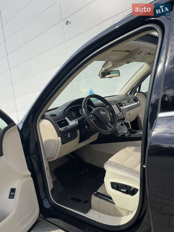 Внедорожник / Кроссовер Volkswagen Touareg 2015 в Киеве фото 40 Внедорожник / Кроссовер Volkswagen Touareg 2015 в Киеве