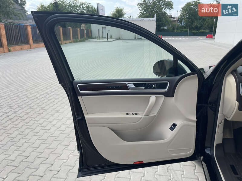 Внедорожник / Кроссовер Volkswagen Touareg 2015 в Киеве фото 36 Внедорожник / Кроссовер Volkswagen Touareg 2015 в Киеве