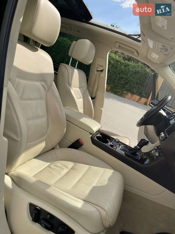 Внедорожник / Кроссовер Volkswagen Touareg 2015 в Киеве фото 49 Внедорожник / Кроссовер Volkswagen Touareg 2015 в Киеве