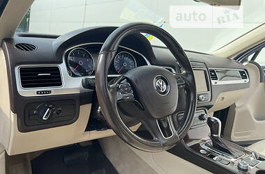 Позашляховик / Кросовер Volkswagen Touareg 2015 в Києві